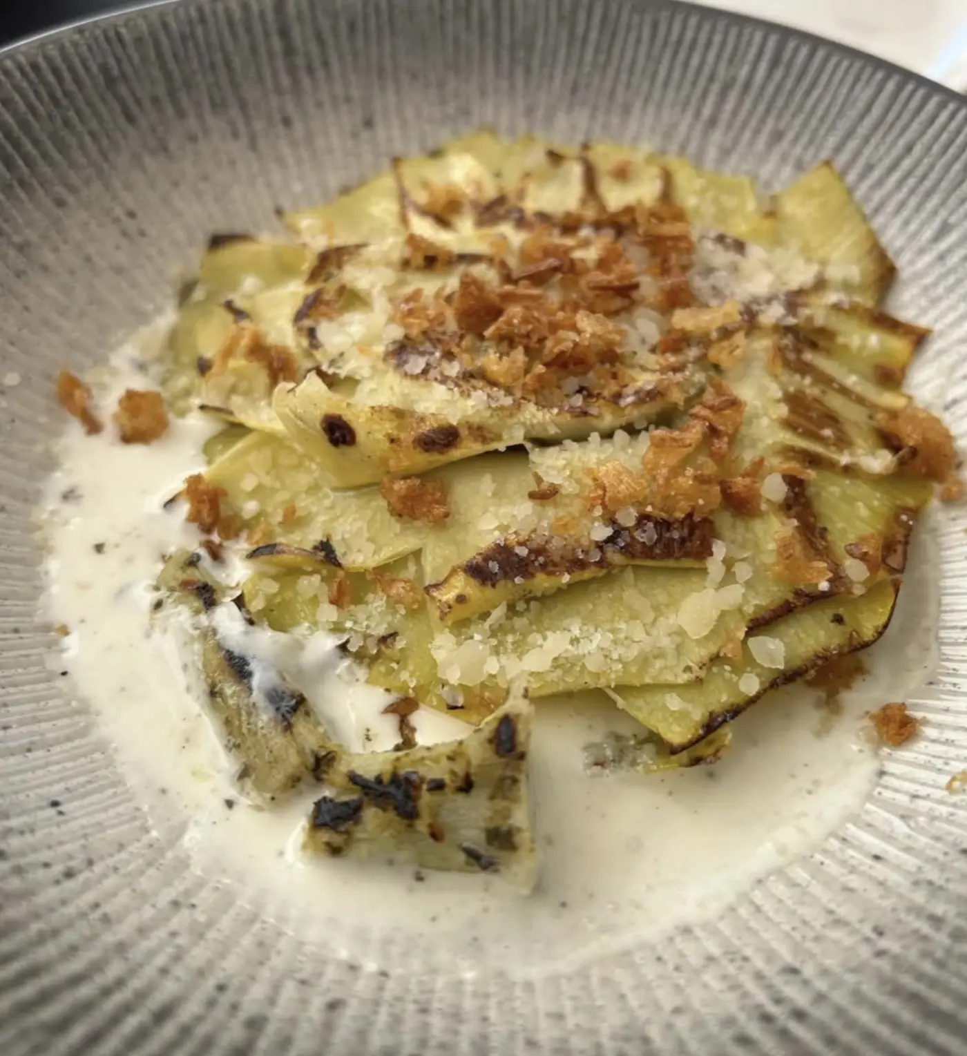 Flor de alcachofa con parmesano