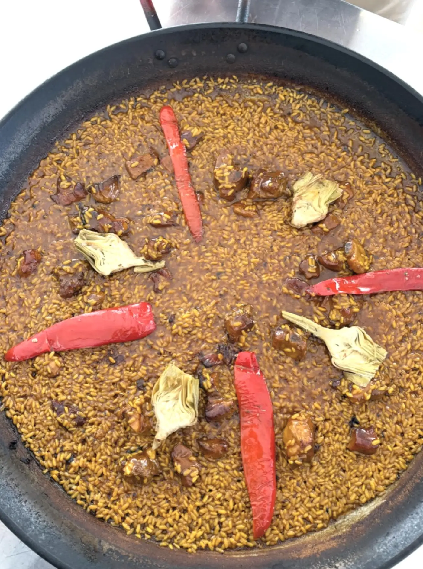 Arroz de chato murciano con alcachofas y pimiento